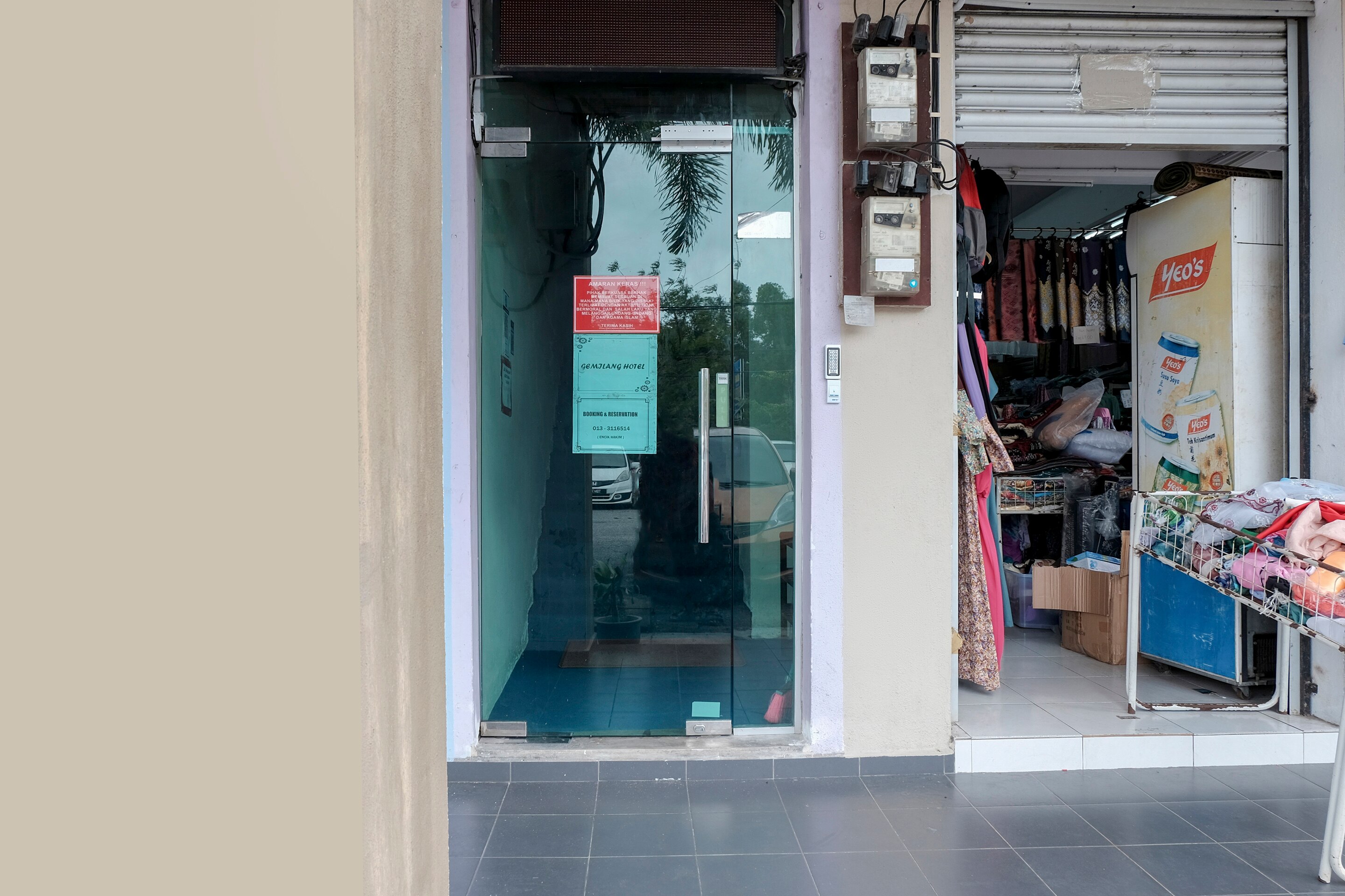 OYO 90180 Gemilang Hotel Kerteh - Tap to explore photos