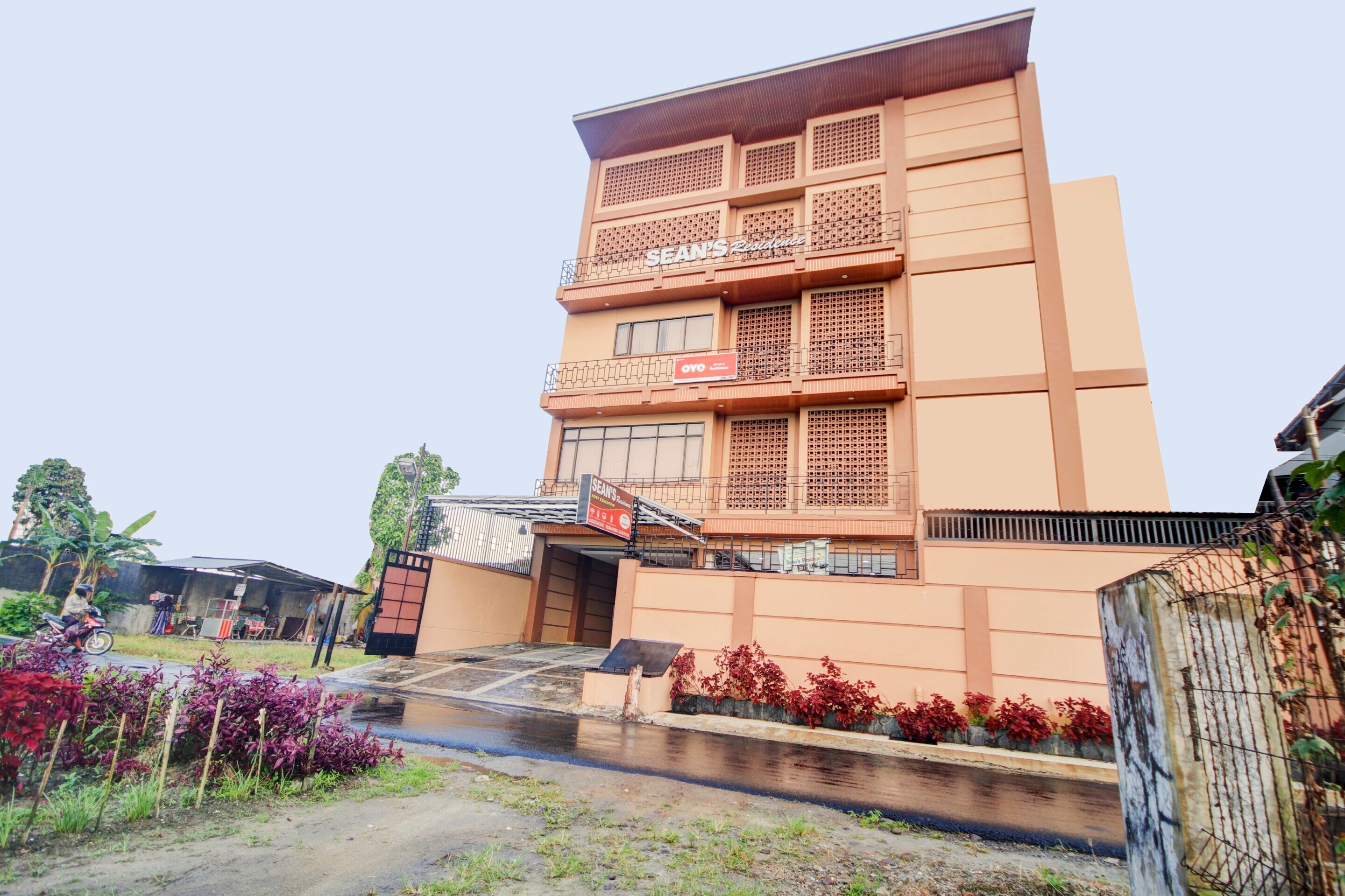 Hotel O Sean'S Residence Mansyur Near Universitas Sumatra Utara ( USU ) - Tap to explore photos