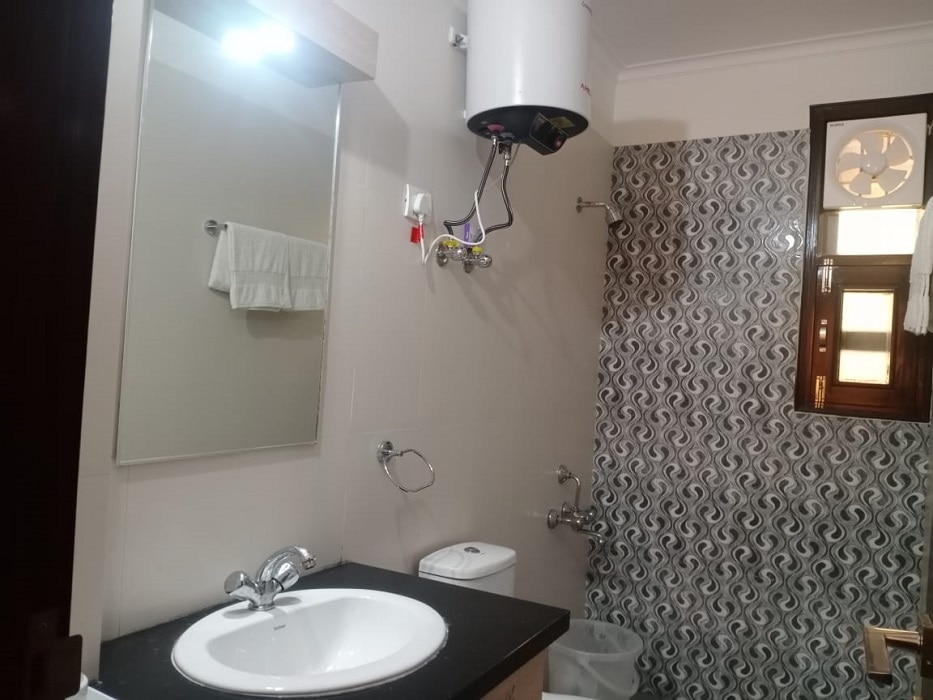 Lovely 2 - Bedroom apartments with free parking - Tap to explore photos