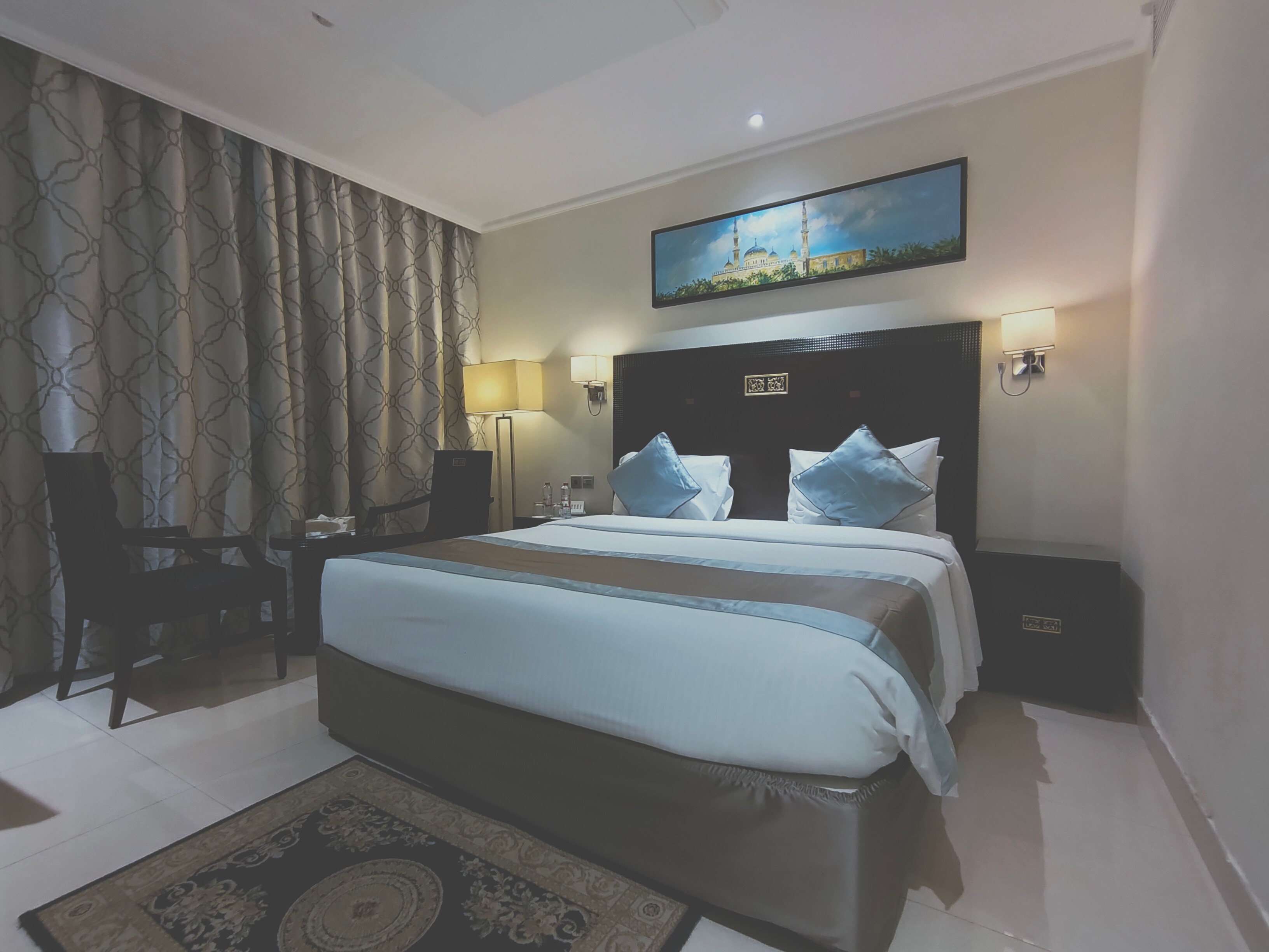 Smana Hotel Bur Dubai - Tap to explore photos