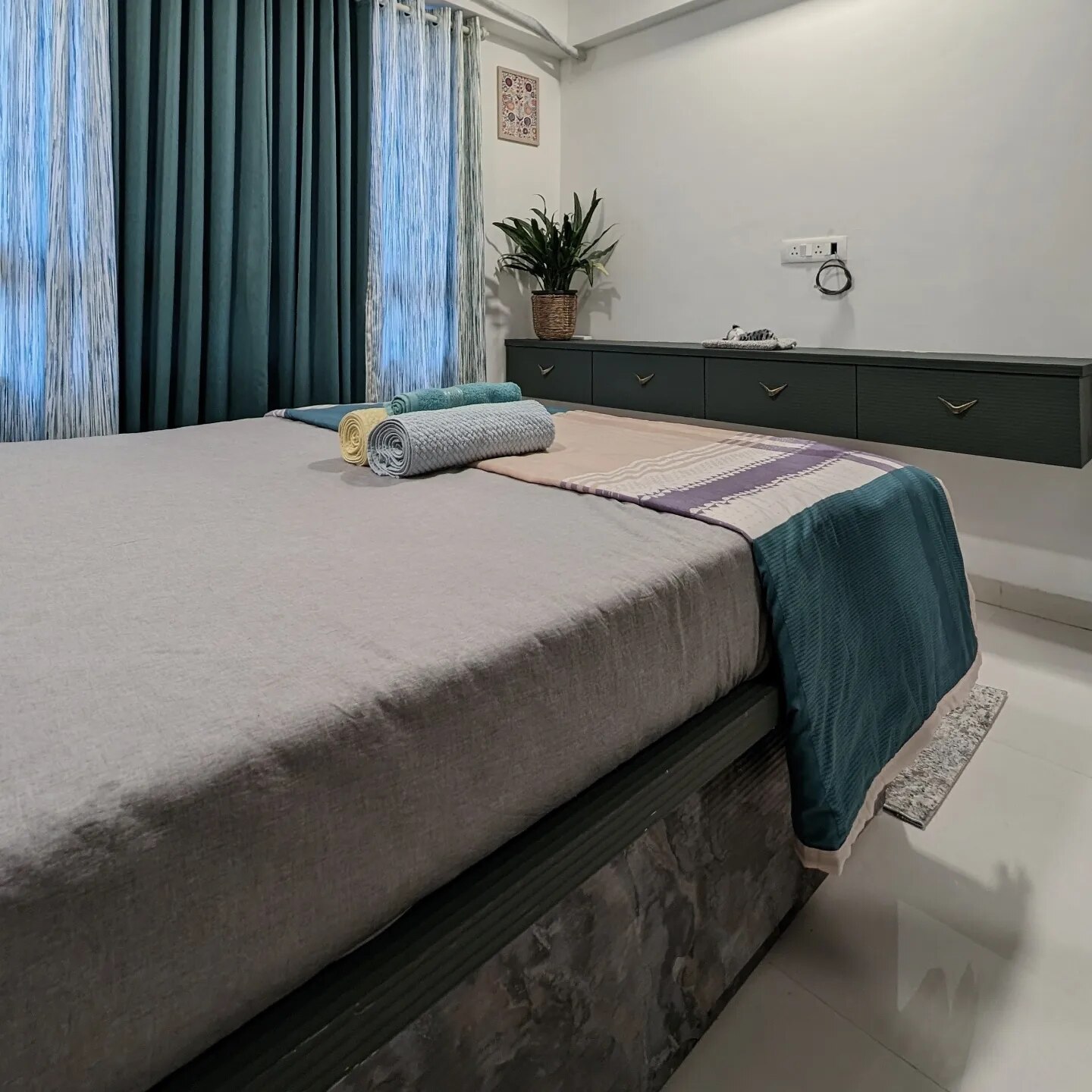 Luxury Mahal Majesty l Urban Escape l city view - Tap to explore photos