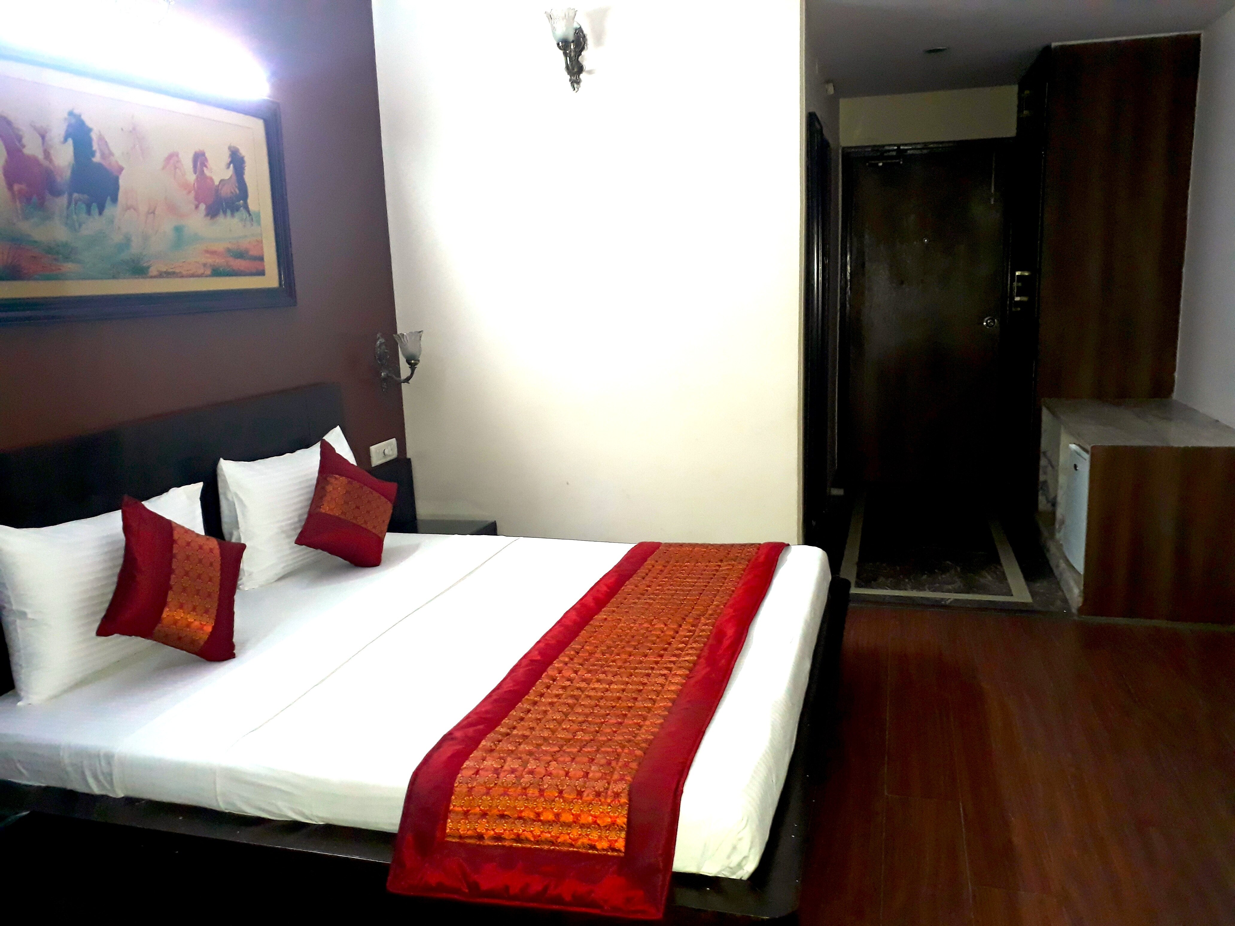 Hotel Midtown near Sir Ganga Ram Hospital - Tap to explore photos