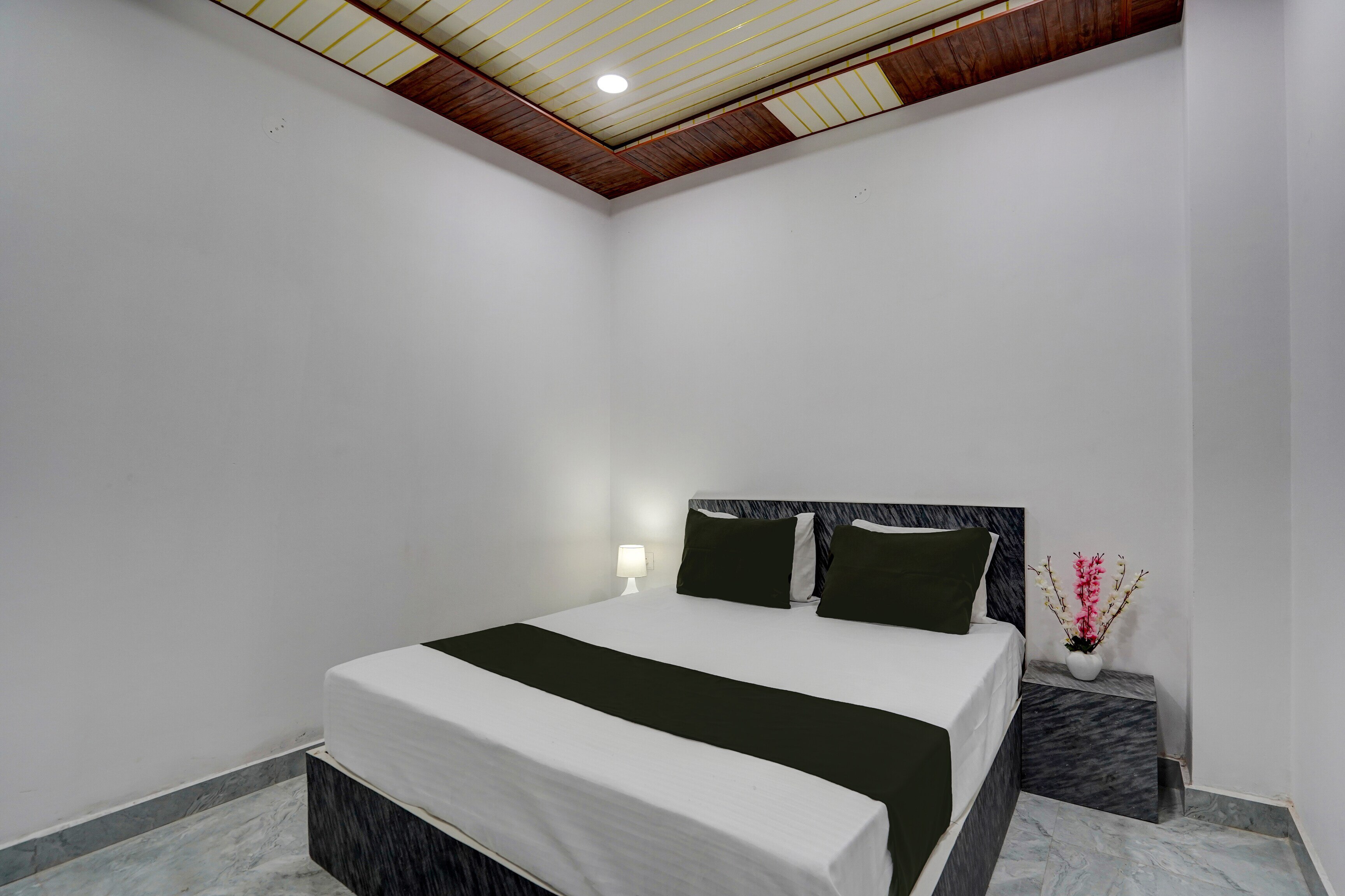 Hotel O 819799 SHREE MAHAJAN HOTEL - Tap to explore photos