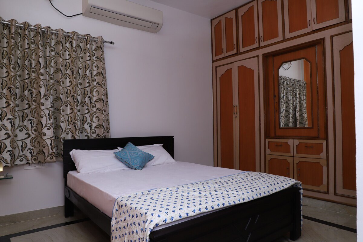 Divine home stay villa garden - Tap to explore photos