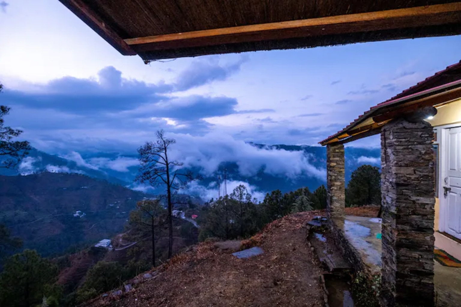Mountain Hideout | Boutique room close to Binsar - Tap to explore photos
