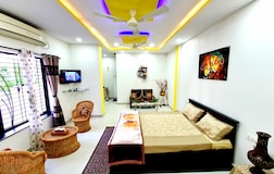 Luxurious AC Room W Private Entrance and Breakfast
