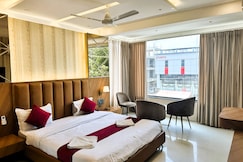 Hotel Relax Inn, Garhi