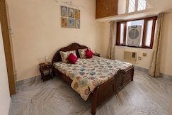 Pyari Kunj Homestay Near Bankey Bihari Temple, Vrindavan