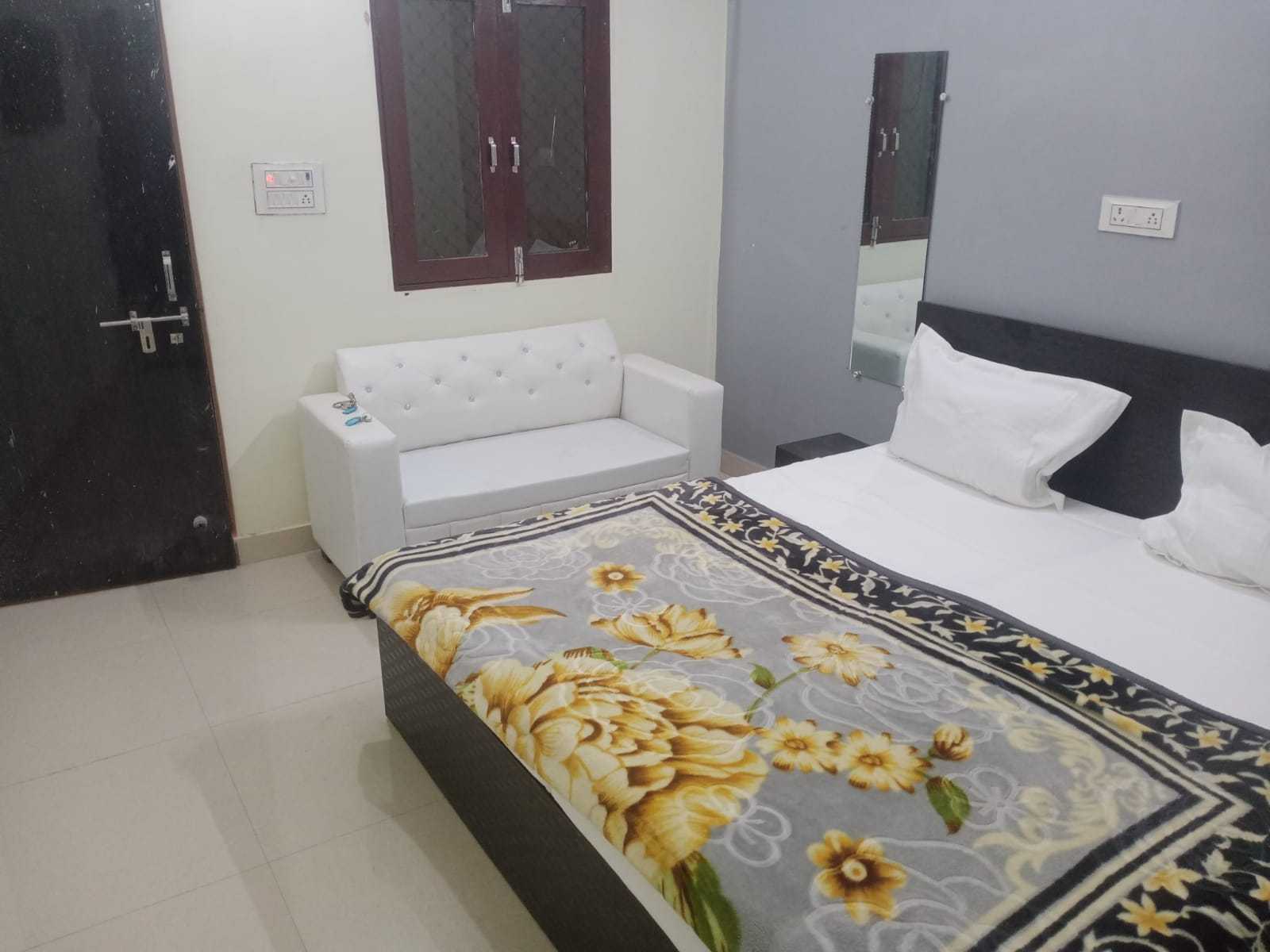 Hotel O Chauhan GalaxyHotel - Tap to explore photos