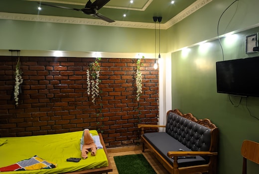 Deluxe Double Bed Suite with Air Conditioning