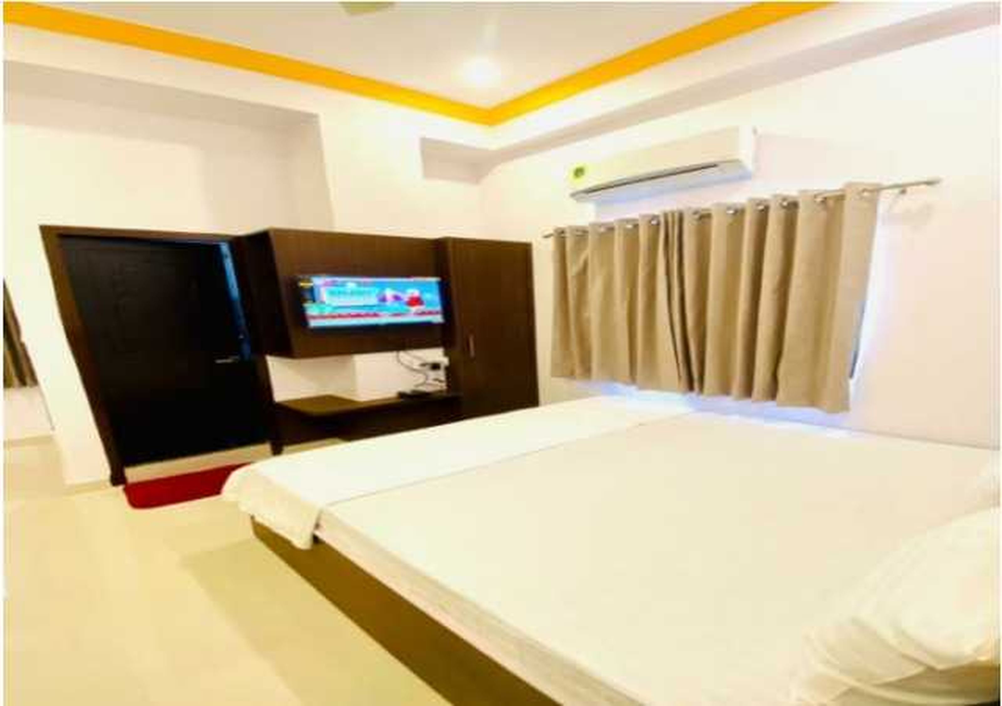 Power Break Hotel O Data Shree (6 Hrs Stay) - Tap to explore photos