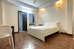 Hotel KUNDAN PALACE Near Apollo Hospital, Noida