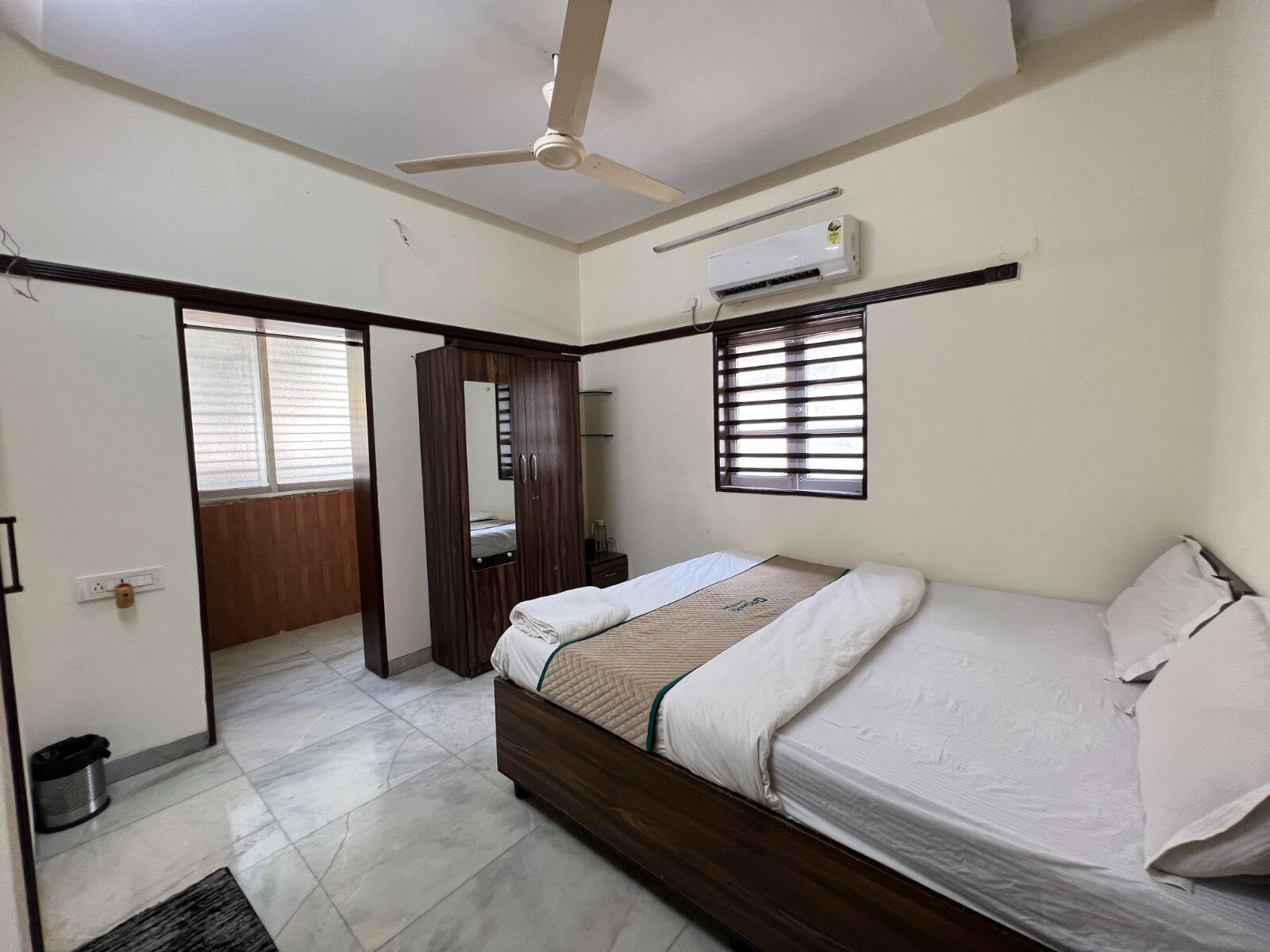 Pinaki Comfort Stay Nav Vidya Laxmi - Tap to explore photos