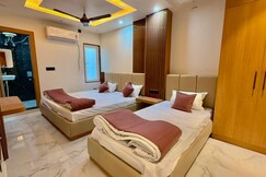 HOTEL RR GRAND, Varanasi