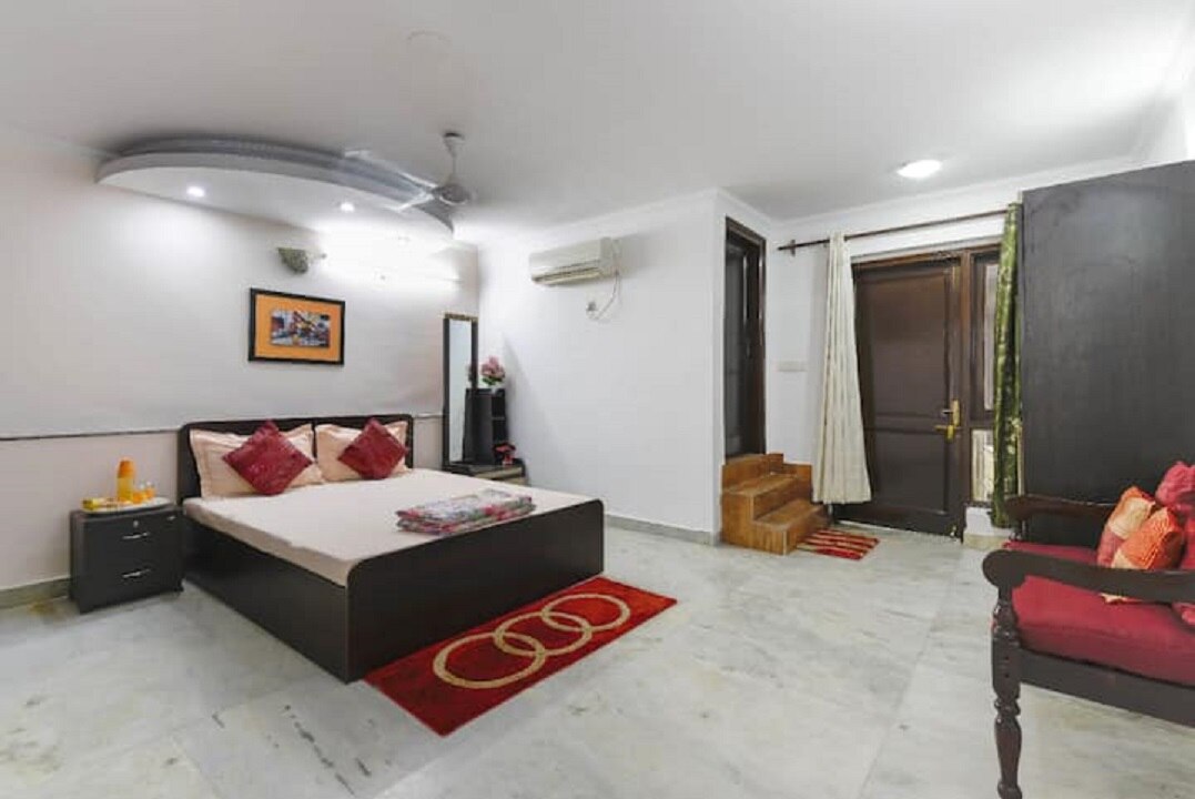 Comfortable Safe AC Homestay in GK Room 2 - Tap to explore photos