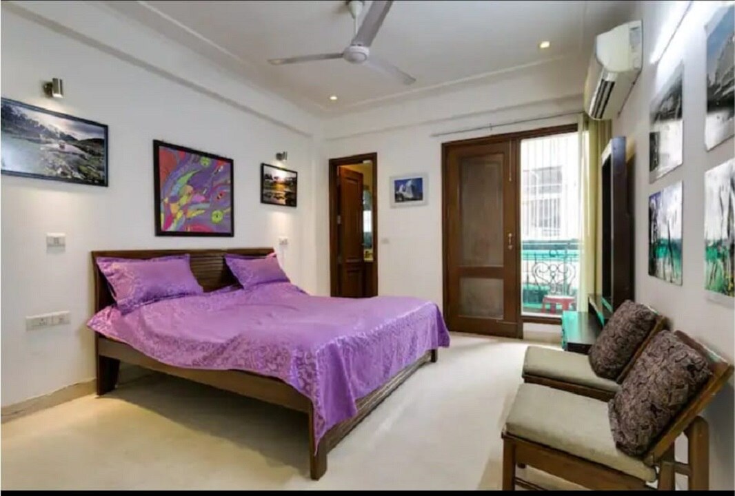 2MIN,MBLOCK GK1 MARKET,2BHK ,WALK SCORE 98,100MBPS - Tap to explore photos