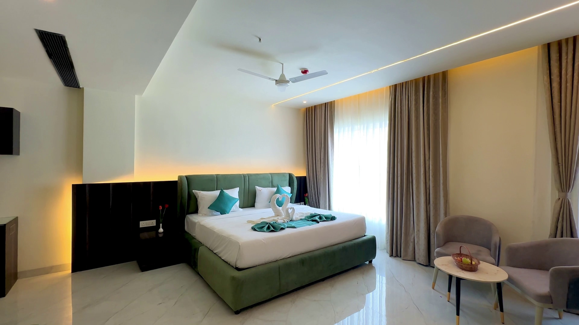 Town Square Suites - Tap to explore photos