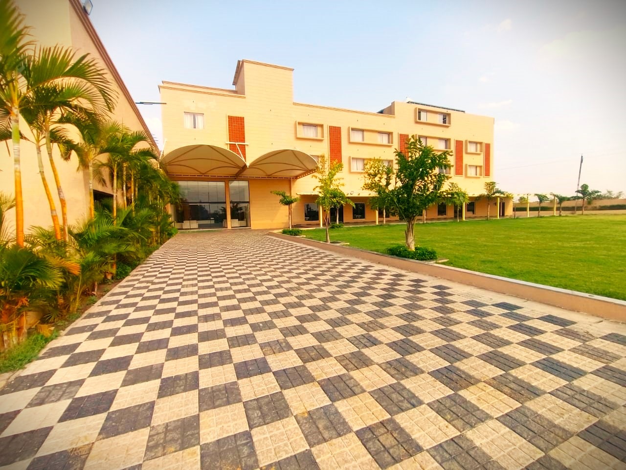 Grand Bhelsa Hotel and Resort - Tap to explore photos