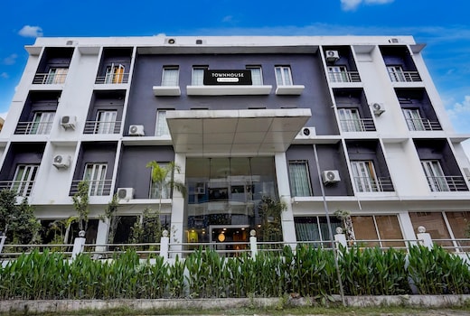 Super Townhouse Medavakkam Near Jayachandran