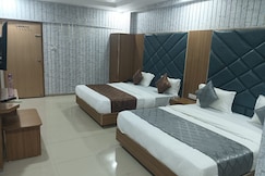 Hotel Night Palace, Anand