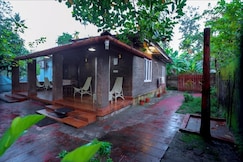 Michael Sanjohns Beach Villa, Alleppey