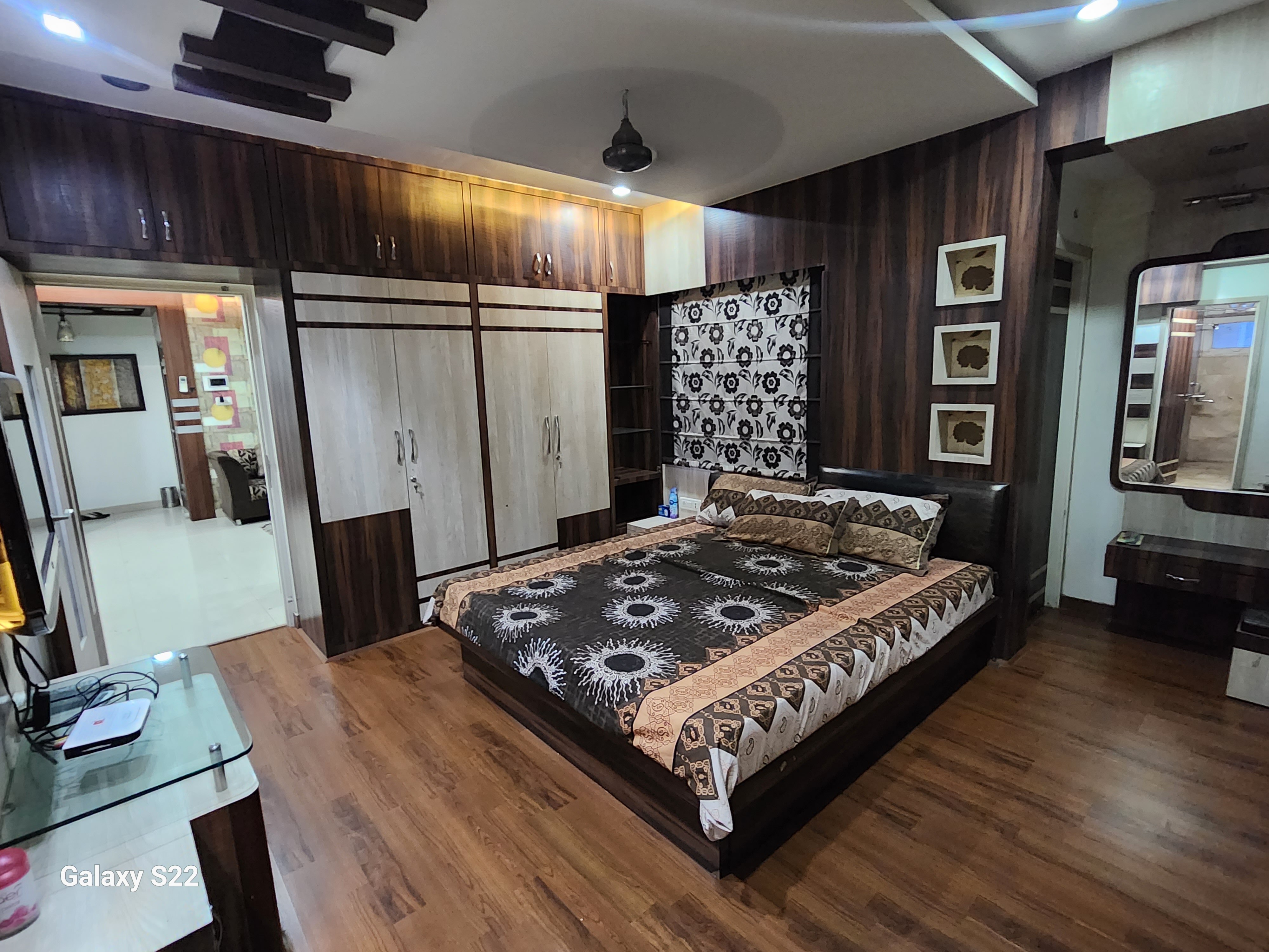 Centrally located 2 BHK apartment - Tap to explore photos