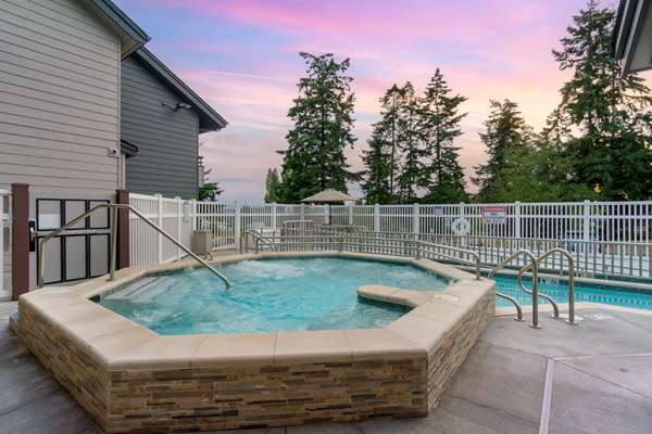 Best Western Plus Oak Harbor Hotel & Conference Center - Tap to explore photos