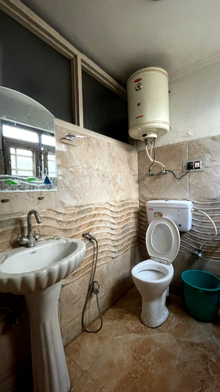 Gudoo Paying Guest House - Tap to explore photos