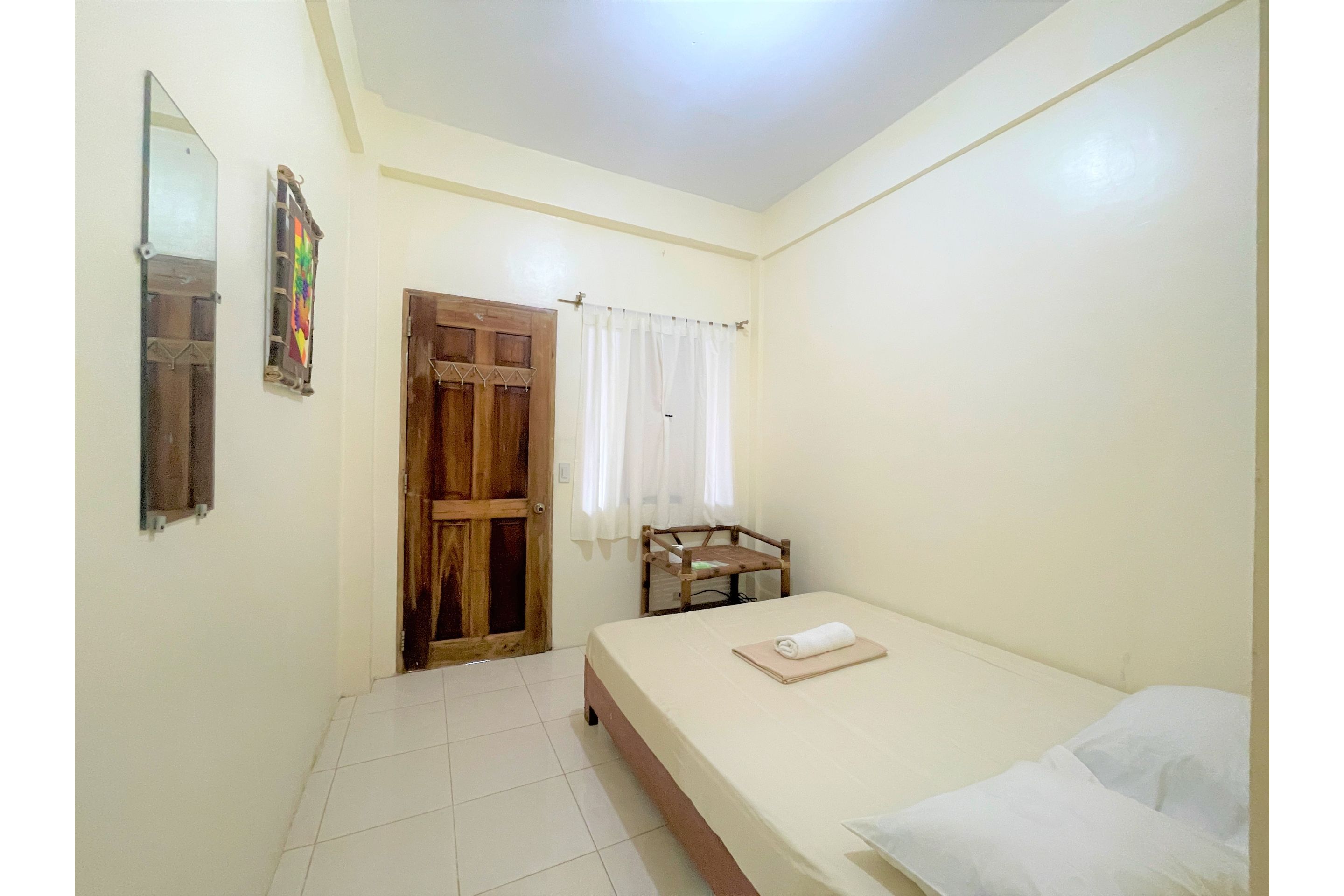 OYO 876 Escurel Inn Boracay - Tap to explore photos