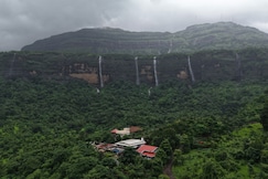 Misty Falls, Karjat