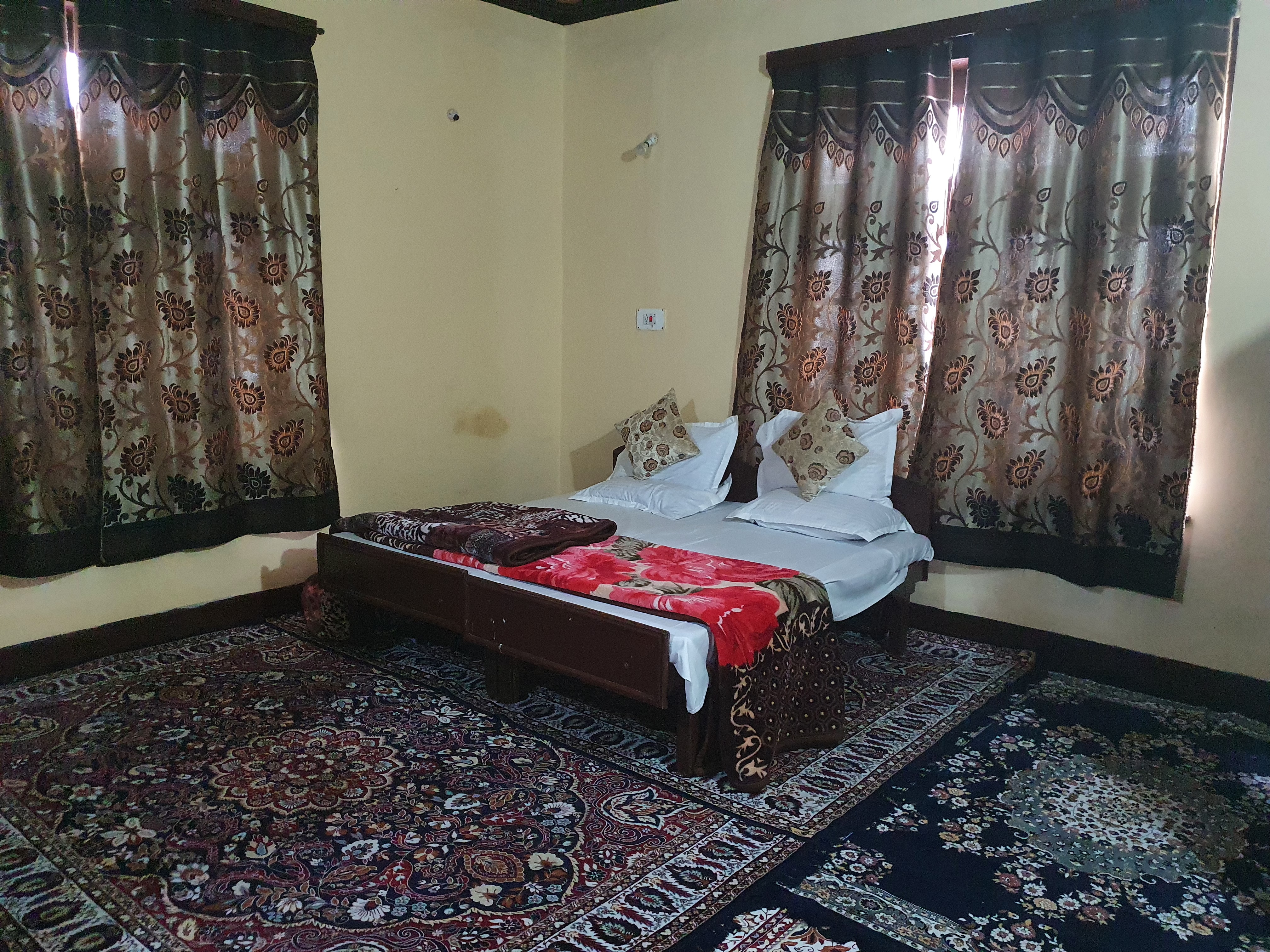 Hotel Wazir palace - Tap to explore photos