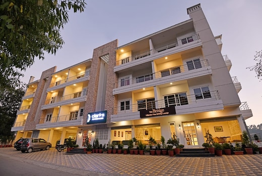 Hotel Clarks Inn, Bhowali (20 Mins from Neem Karoli Baba Ashram, Kainchi Dham)