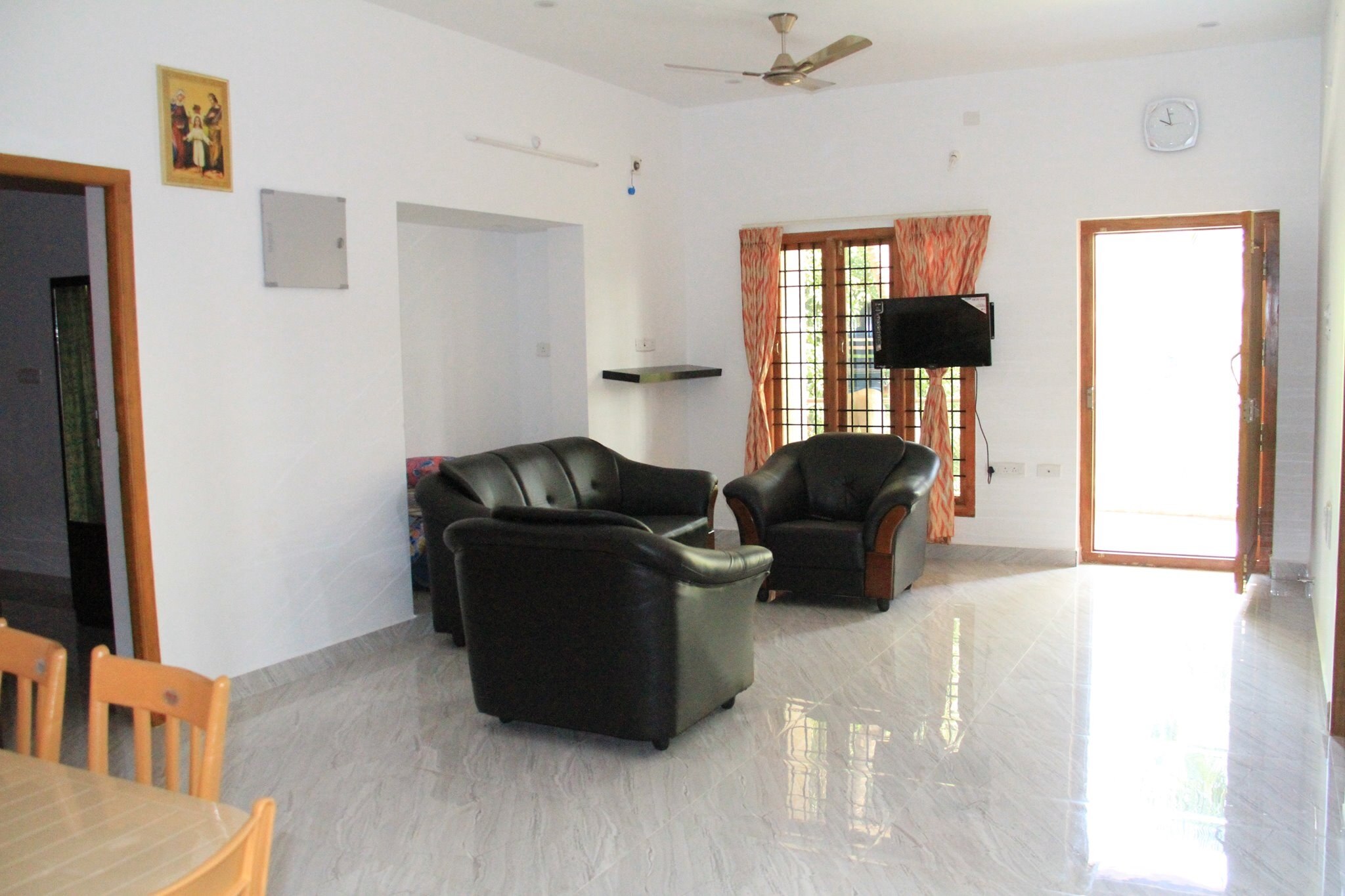 FM Villa Homestay - Tap to explore photos