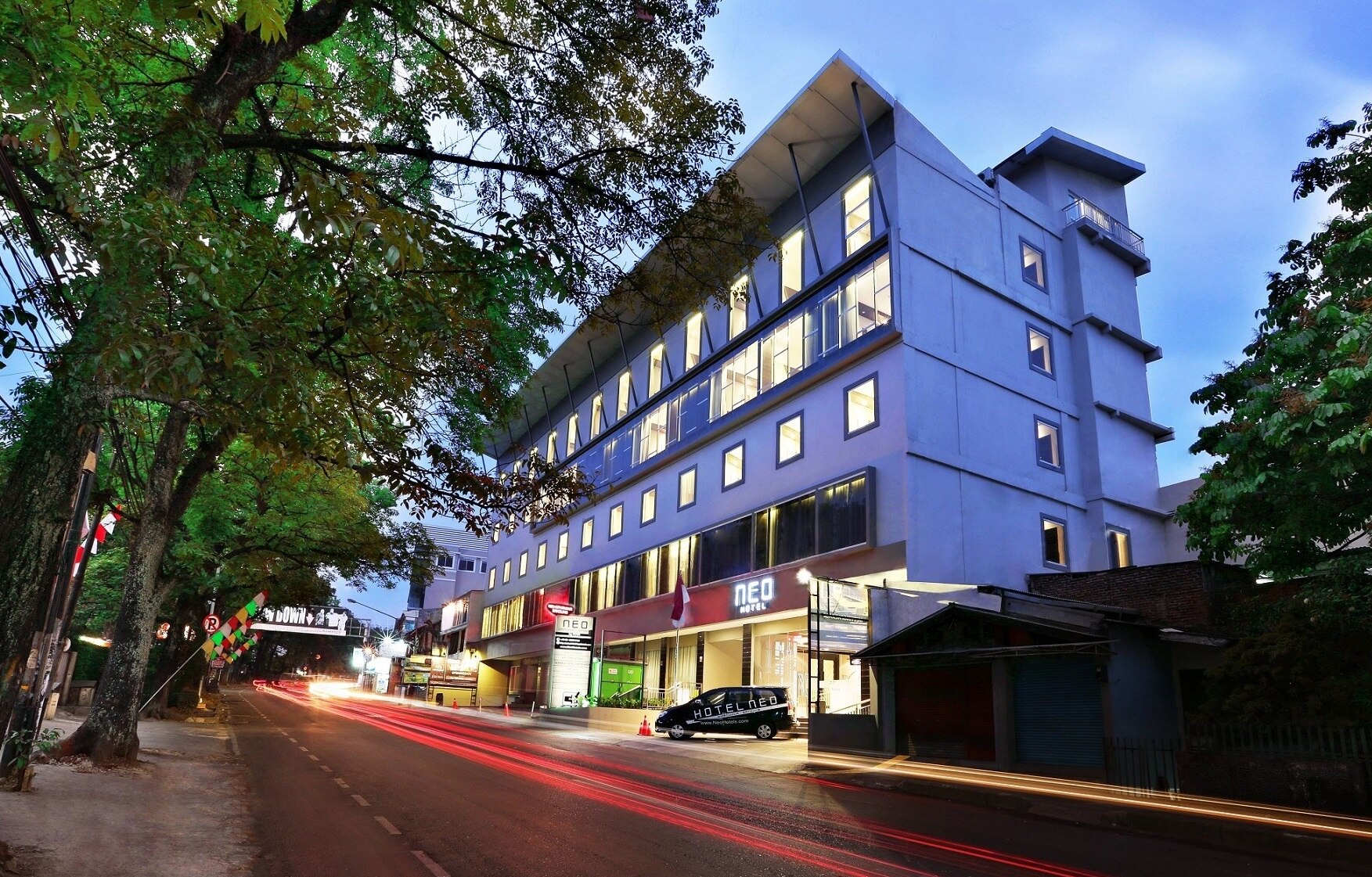 Hotel Neo Dipatiukur - Tap to explore photos