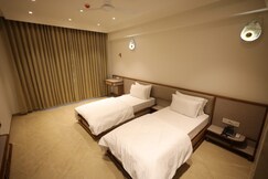 Hotel Tranquil, Kadi