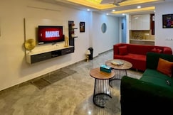 Endgame 2BR w King beds Patio, Delhi