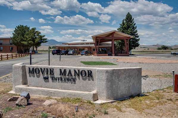 Best Western Movie Manor - Tap to explore photos