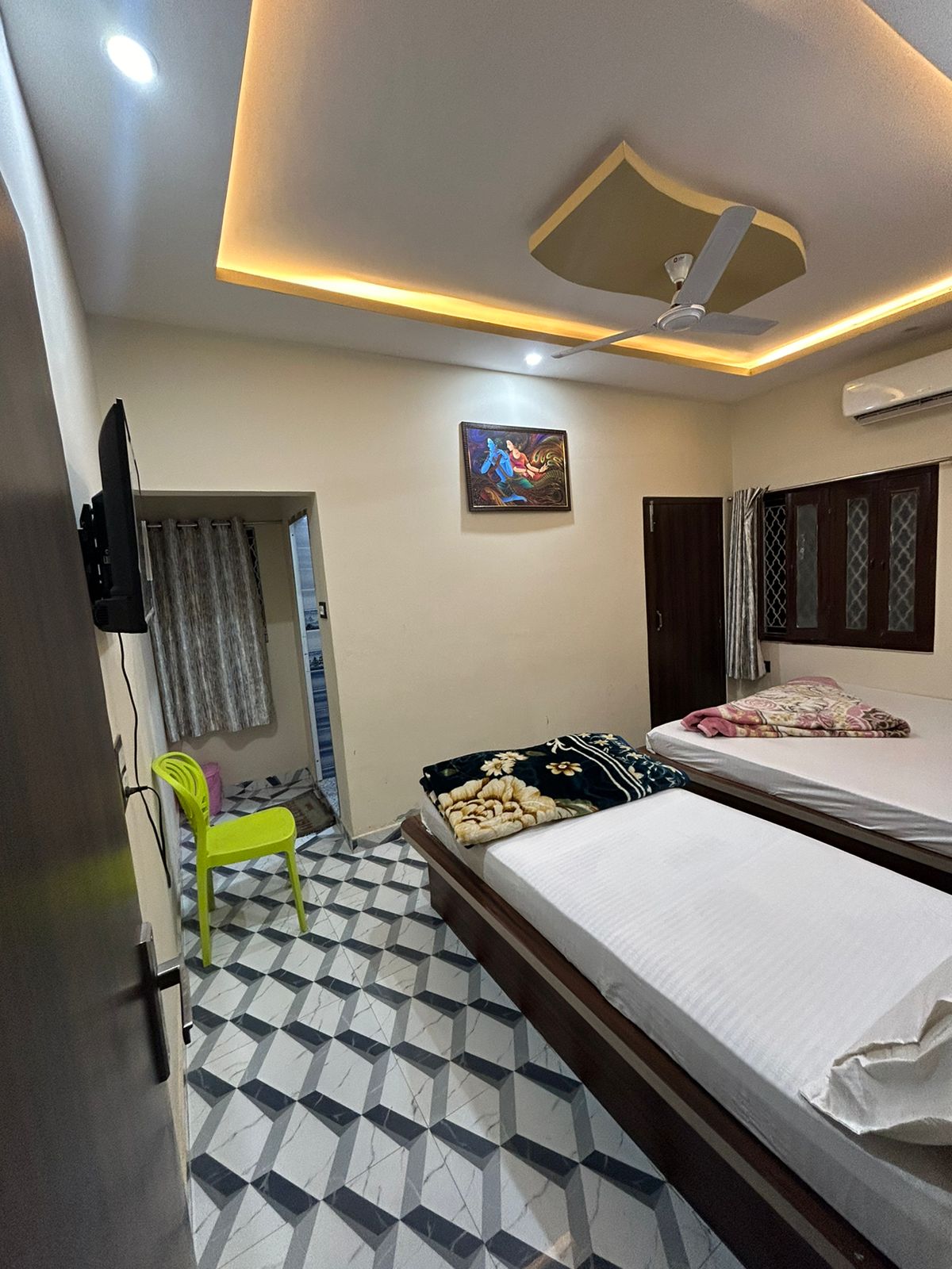 Abhinandan Guest House - Tap to explore photos