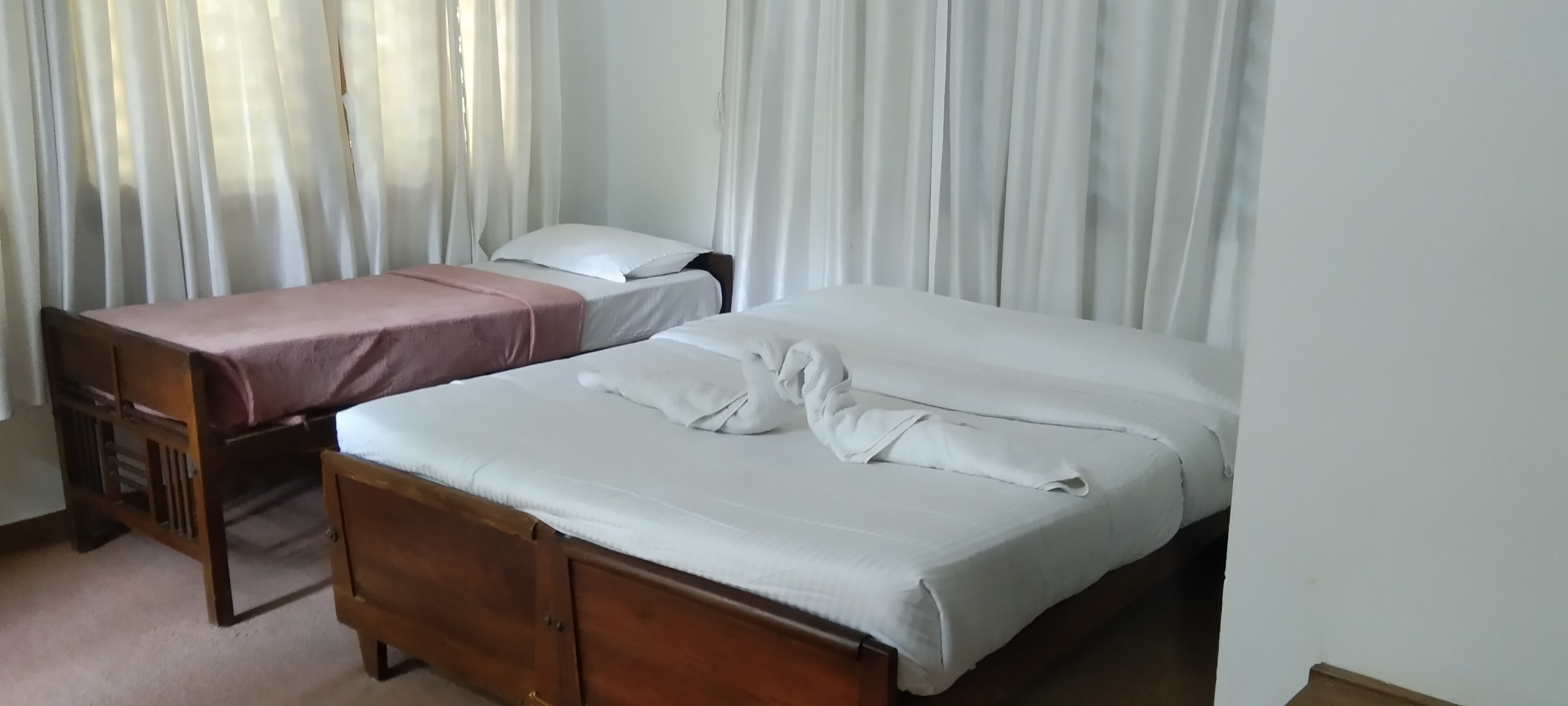Khaya Gaze Guest House - Tap to explore photos