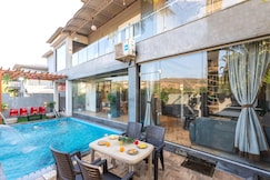 Flareon 4BHK by TensorStays, Lonavala