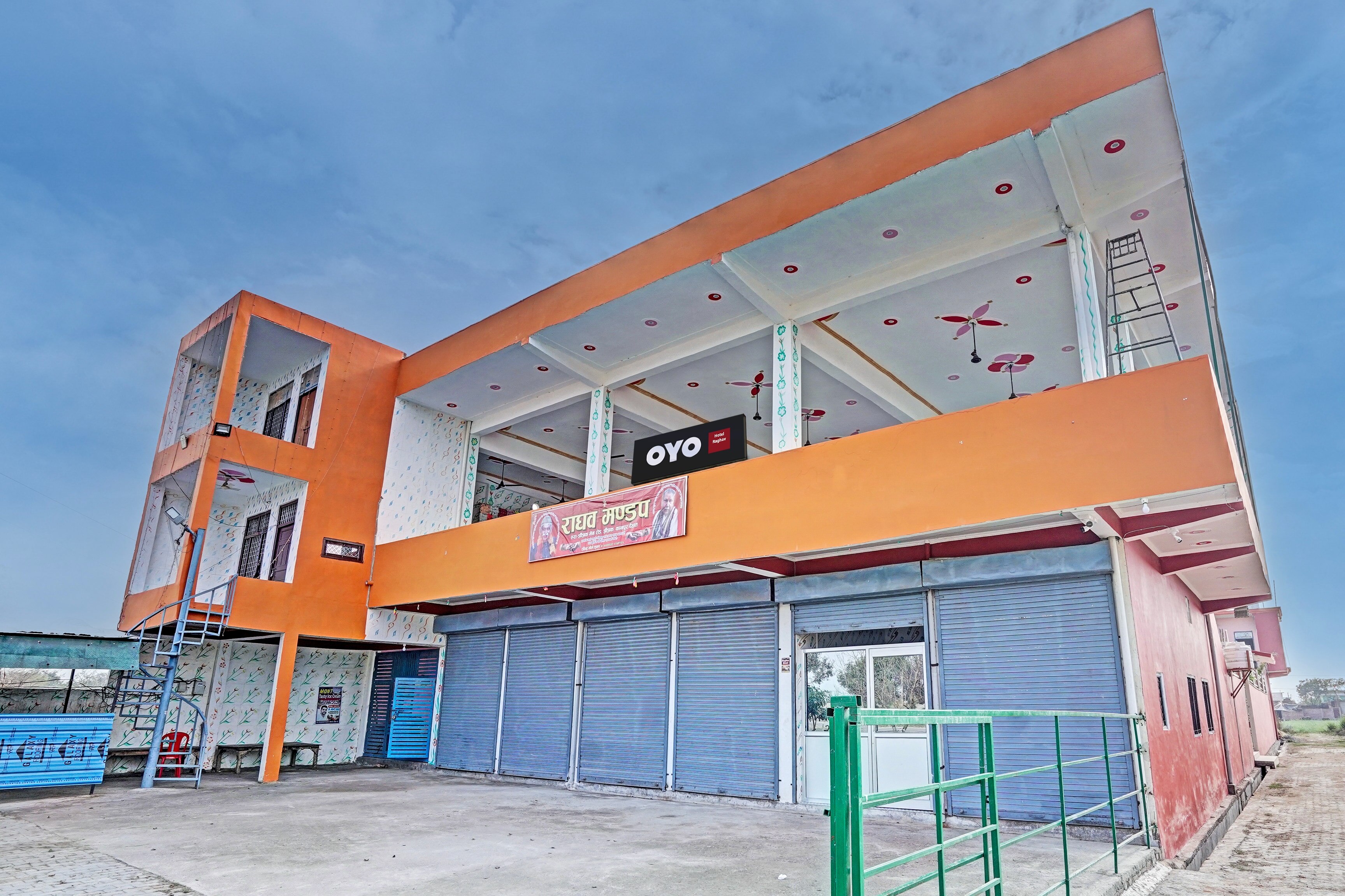 OYO Raghav hotel and banquet hall - Tap to explore photos