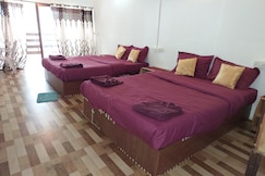 Cafe Nikos & Nikhil's Beach Cottages- Rooms, Goa