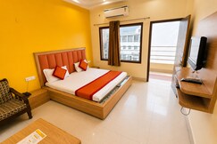Hotel Atlantic  500 M from Alwar Bus Station, Alwar