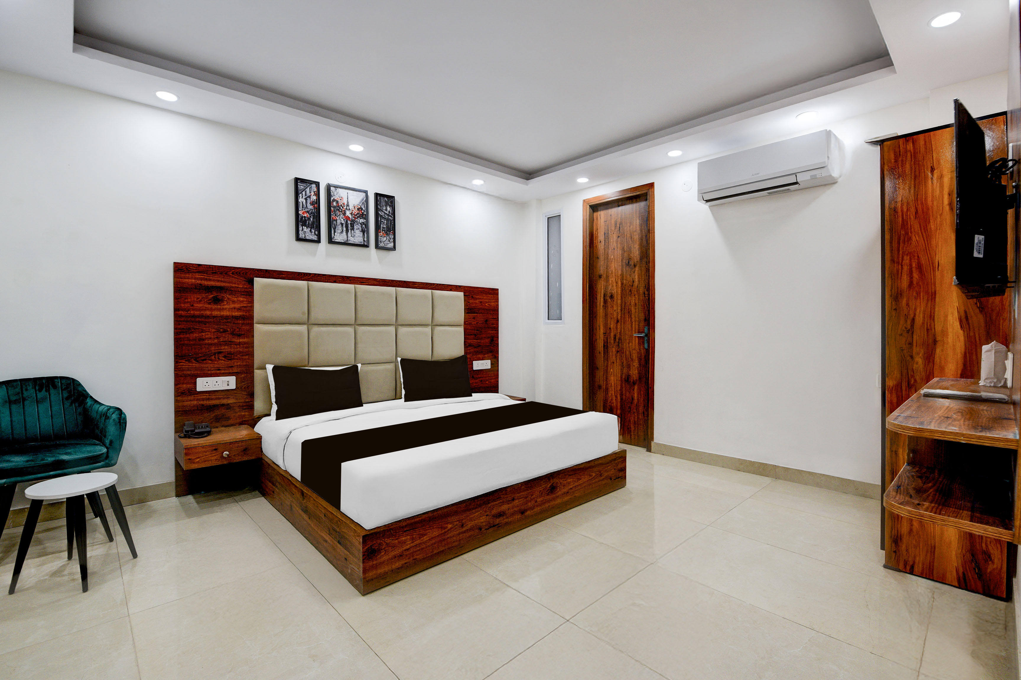 Super Collection O Hotel Evergreen - Tap to explore photos