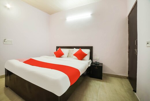 OYO 70893 KL Khari Inn