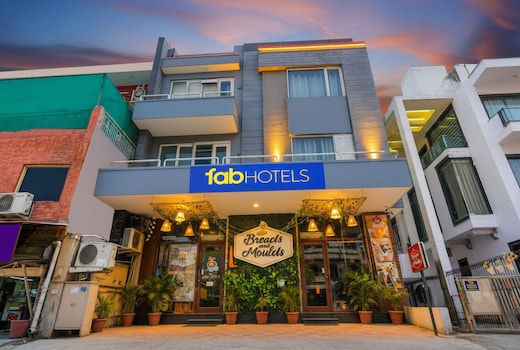 FabHotel Dev Palace I