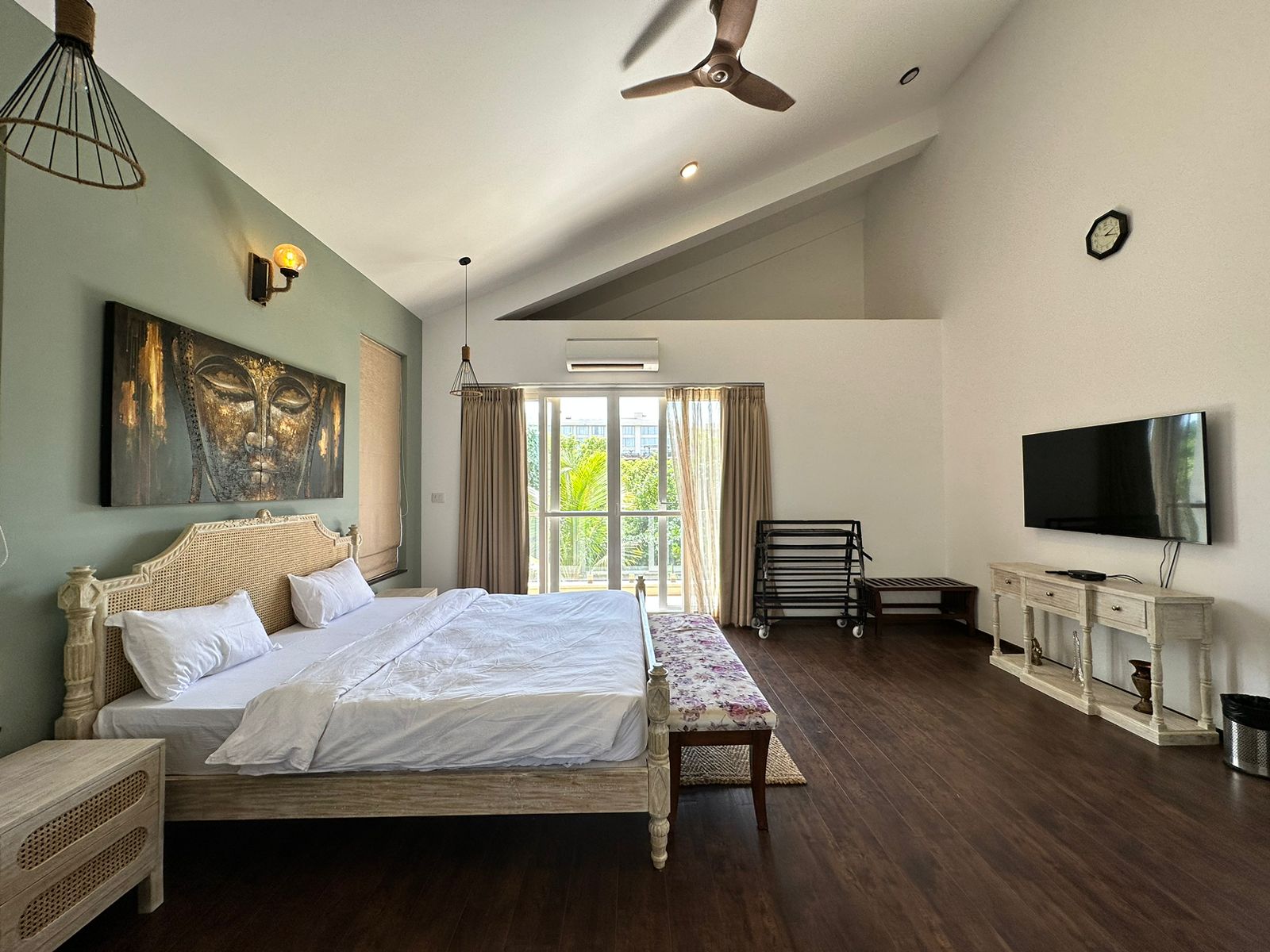 3 BR Luxurious Private Pool In Anjuna - Tap to explore photos