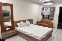 HOTEL YOGIRAJ, Sinor