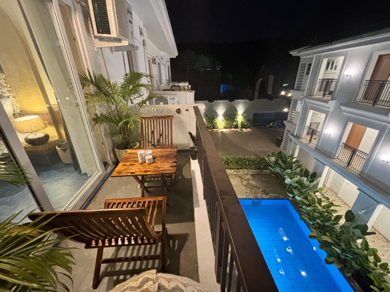 Natural and earty 1 Bedroom serviced apartmnet with pool in Siolim - Tap to explore photos