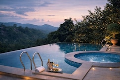 The Sky Imperial Pavoreal Jungle Resort, Ranakpur